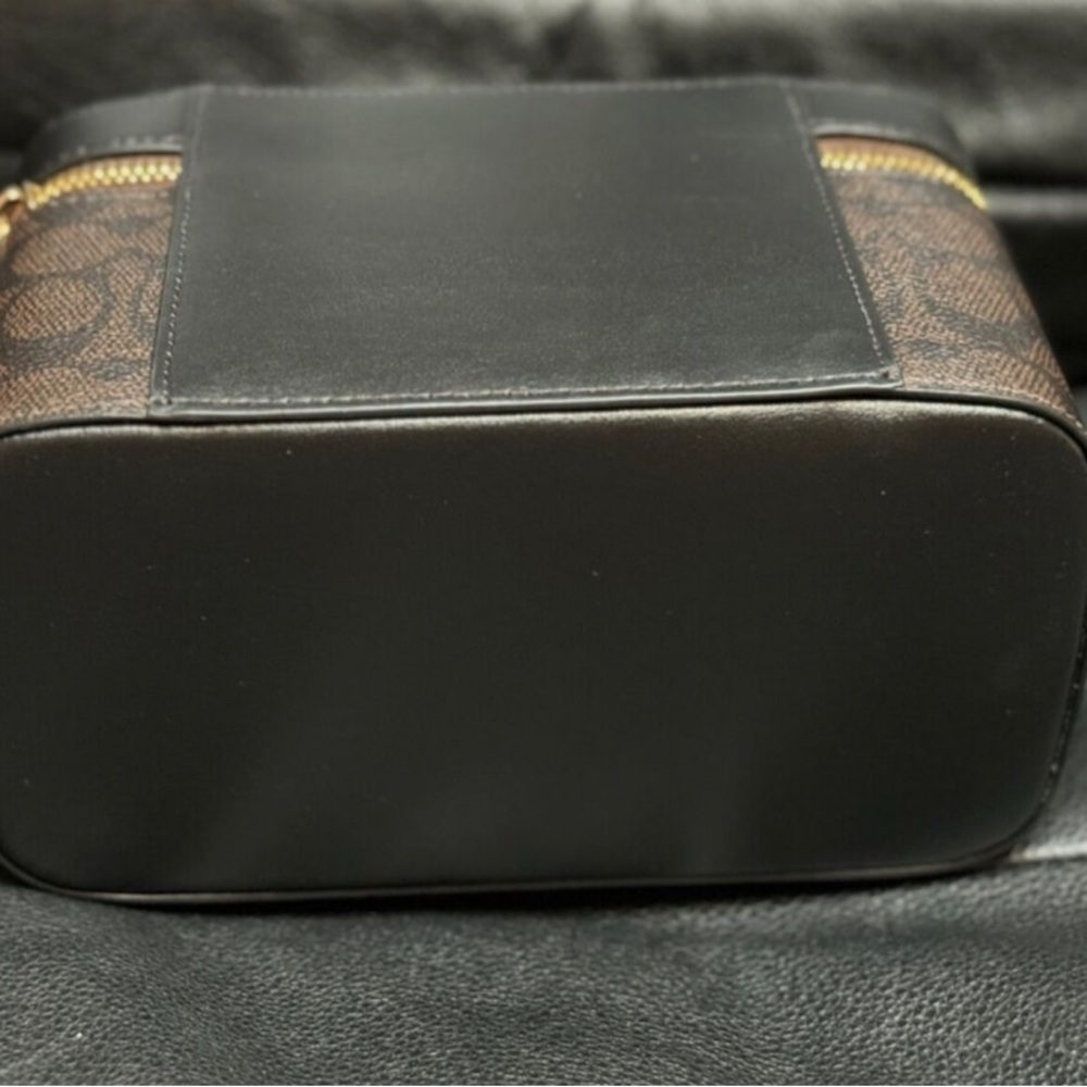NWT Coach Cosmetic Case In Signature Canvas CW728 Walnut/ Black - Picture 9 of 11